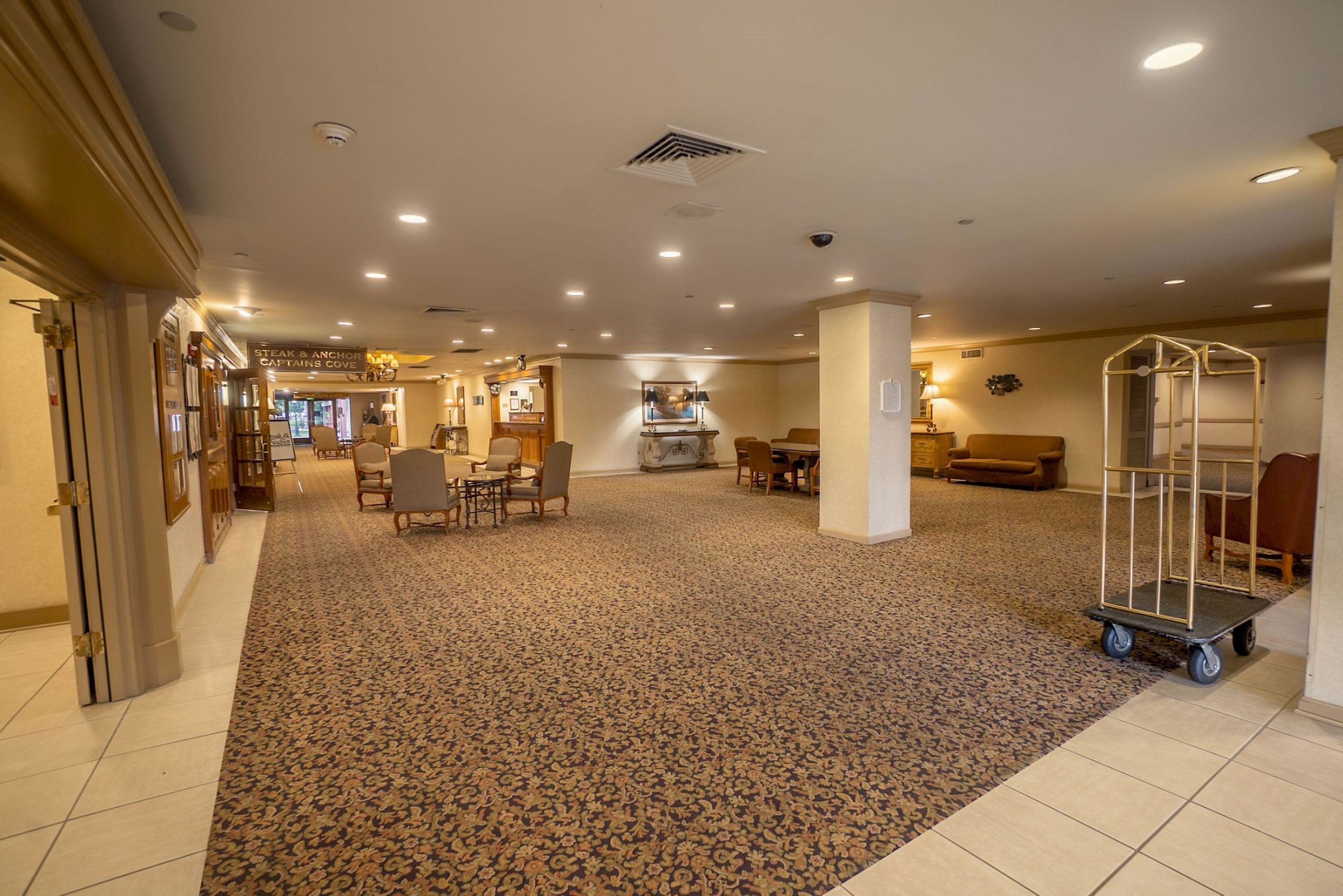 Photo - Piccadilly Inn Airport