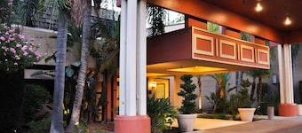 Piccadilly Inn Airport