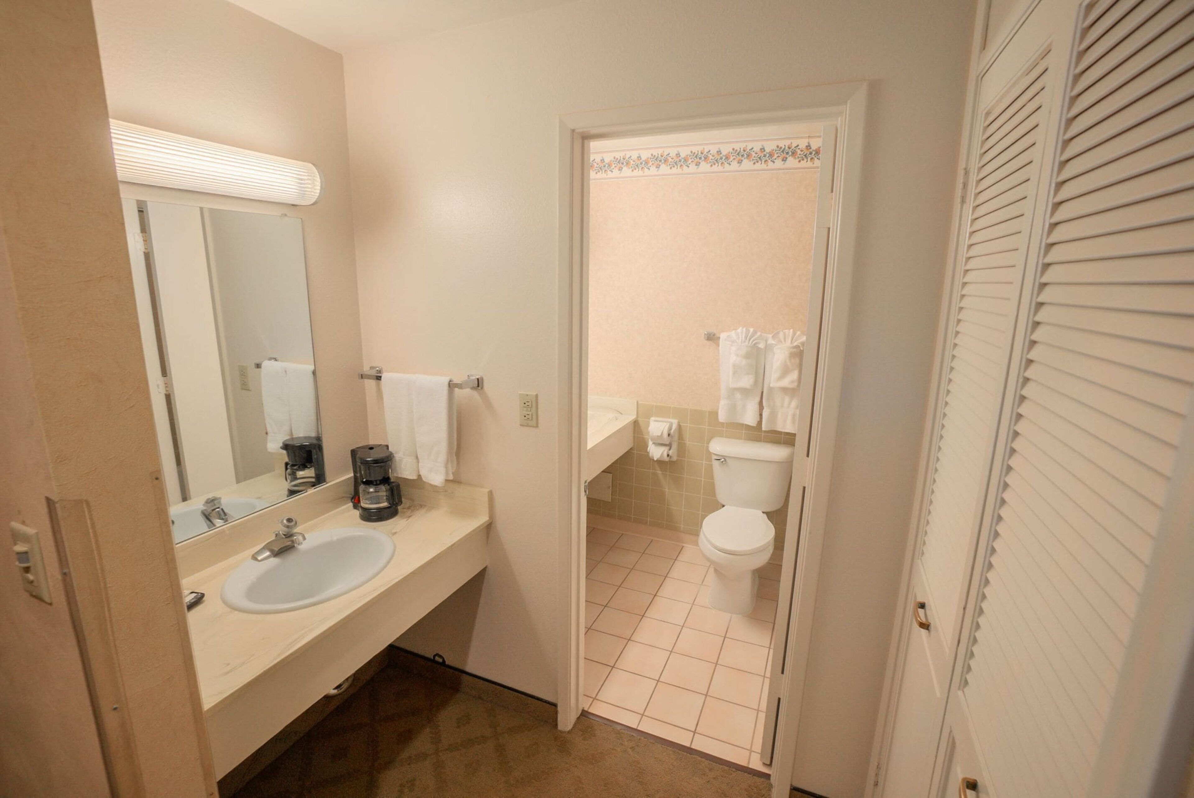 combined shower/bathtub, free toiletries, hair dryer, towels