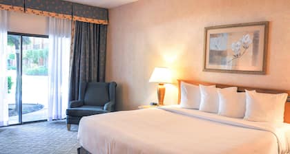 Piccadilly Inn Airport