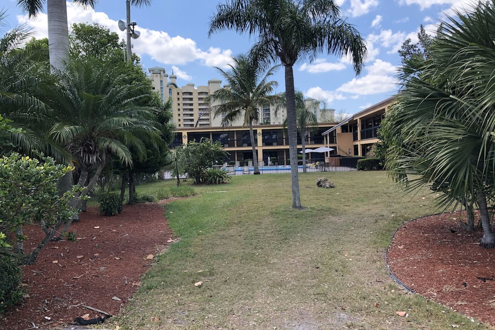 Travelodge by Wyndham Fort Myers North