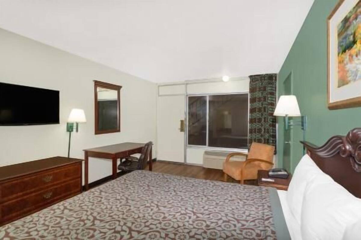 In-room safe, desk, blackout drapes, soundproofing