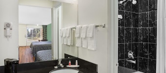 Travelodge by Wyndham Fort Myers North