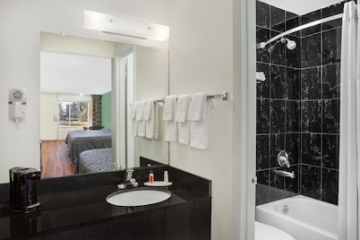 Travelodge by Wyndham Fort Myers North