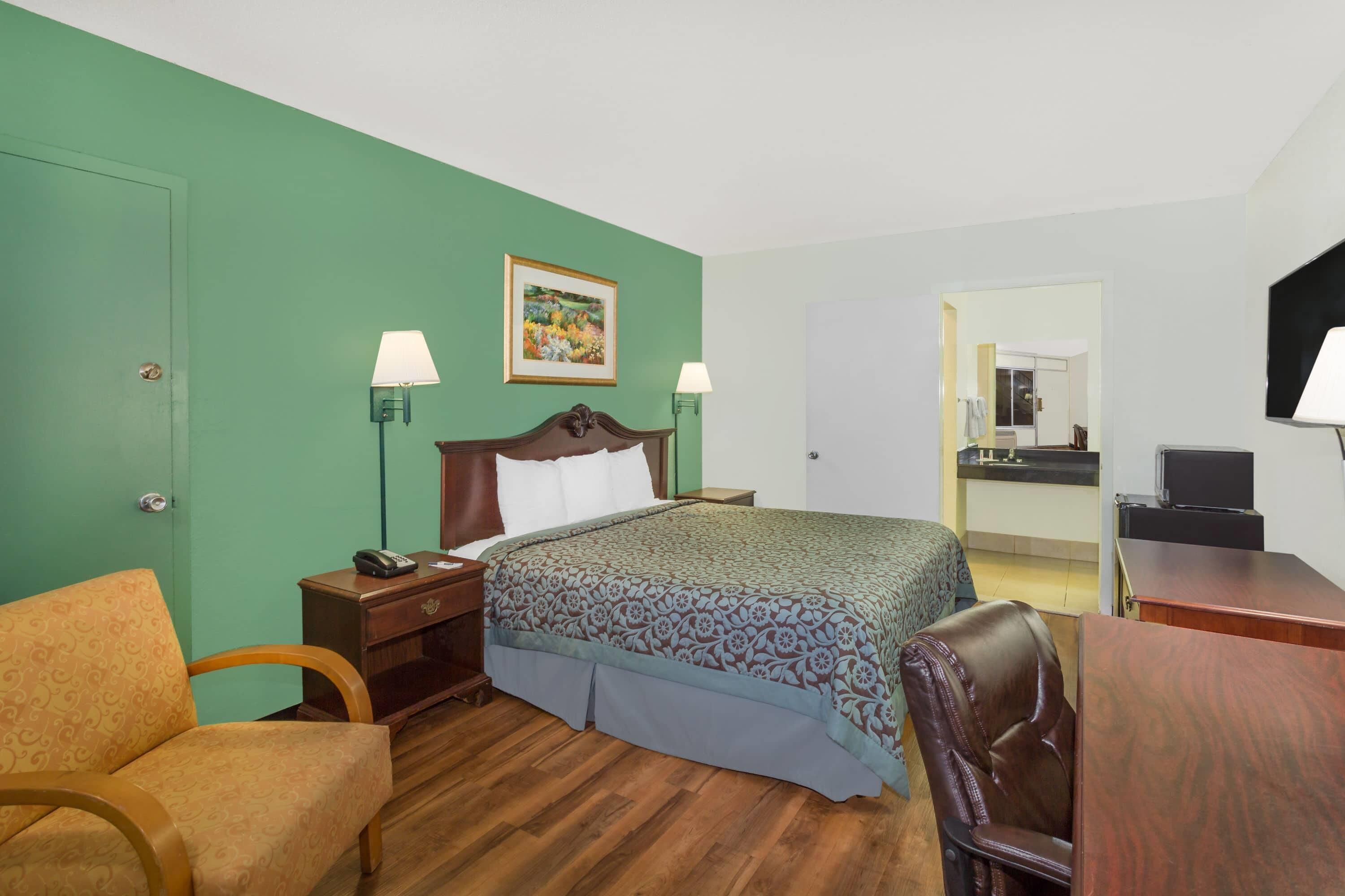 Room, 1 King Bed, Non Smoking, Poolside | In-room safe, desk, blackout drapes, soundproofing
