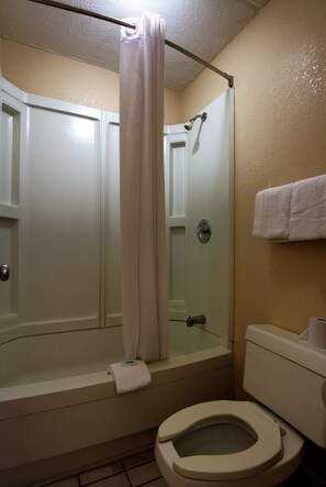 花灑/浴缸組合、提供毛巾