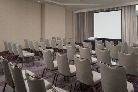 Courtyard by Marriott Miami Airport - Image 35