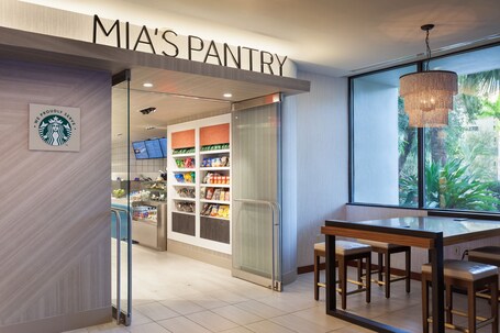 Courtyard by Marriott Miami Airport - Image 25