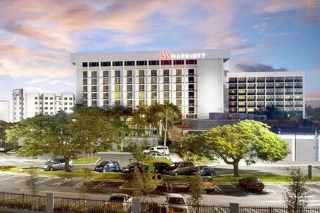 Courtyard by Marriott Miami Airport - Image 12