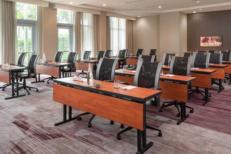 Courtyard by Marriott Miami Airport - Image 32