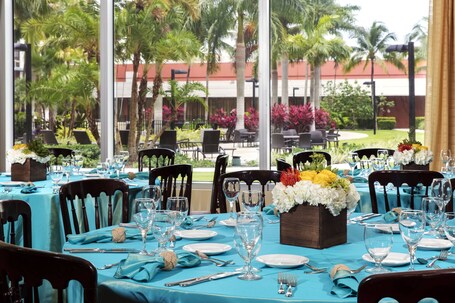 Courtyard by Marriott Miami Airport - Image 18