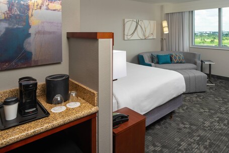 Courtyard by Marriott Miami Airport - Image 23
