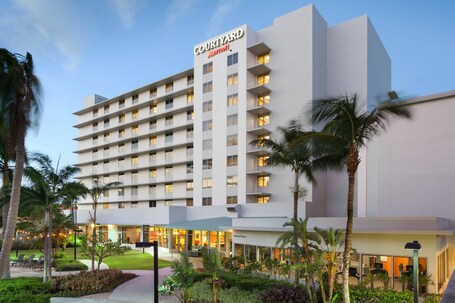 Courtyard by Marriott Miami Airport - Image 19