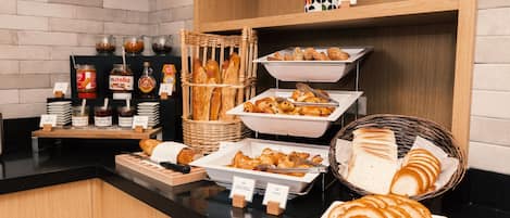Free daily buffet breakfast