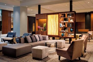 Lobby lounge - The Westin Pittsburgh, a Marriott Hotel (Pittsburgh)