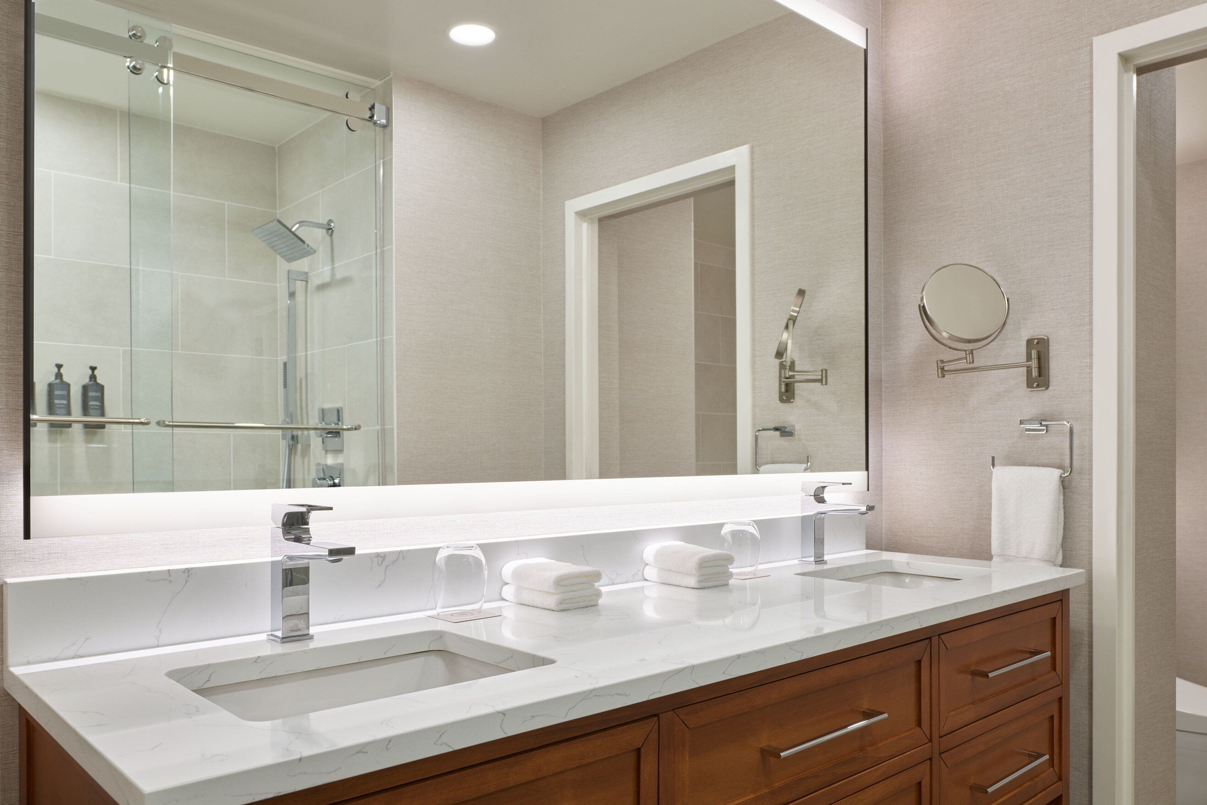 luxury suite, 1 bedroom | 1 bedroom, hypo-allergenic bedding, down duvets, pillow-top beds