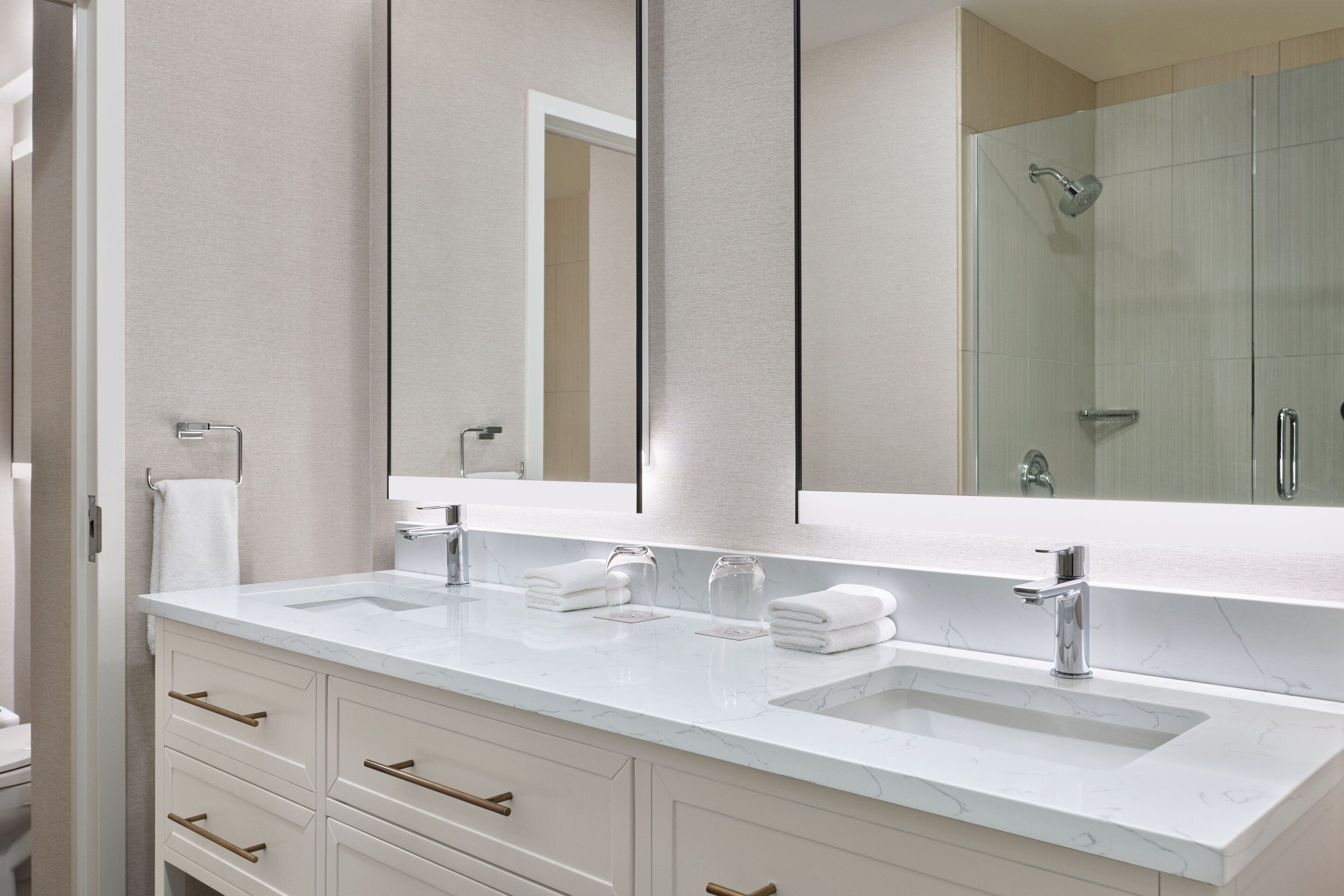 luxury suite, 1 bedroom | 1 bedroom, hypo-allergenic bedding, down duvets, pillow-top beds