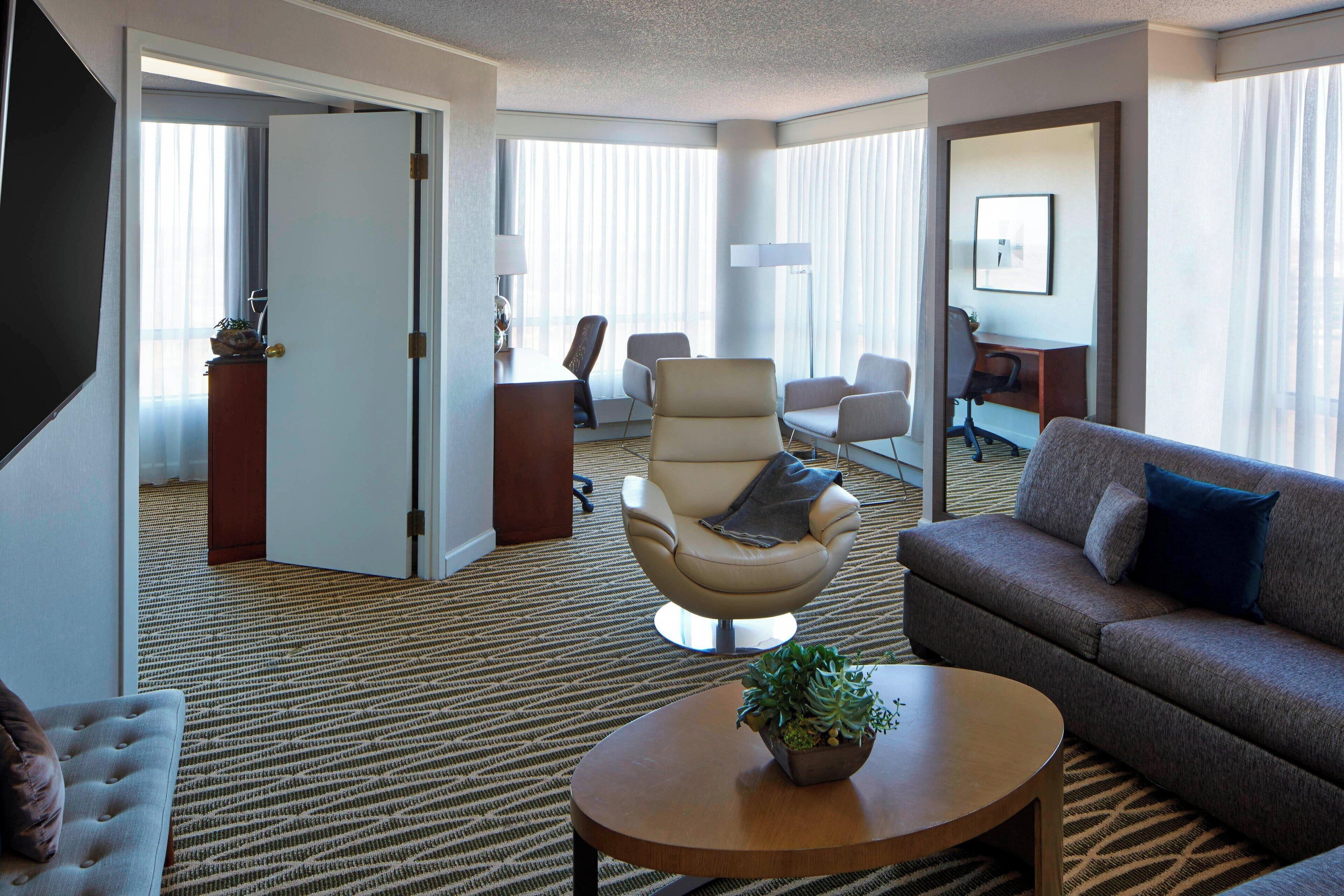 club suite, 1 king bed, non smoking | pillow-top beds, in-room safe, iron/ironing board, free cots/infant beds