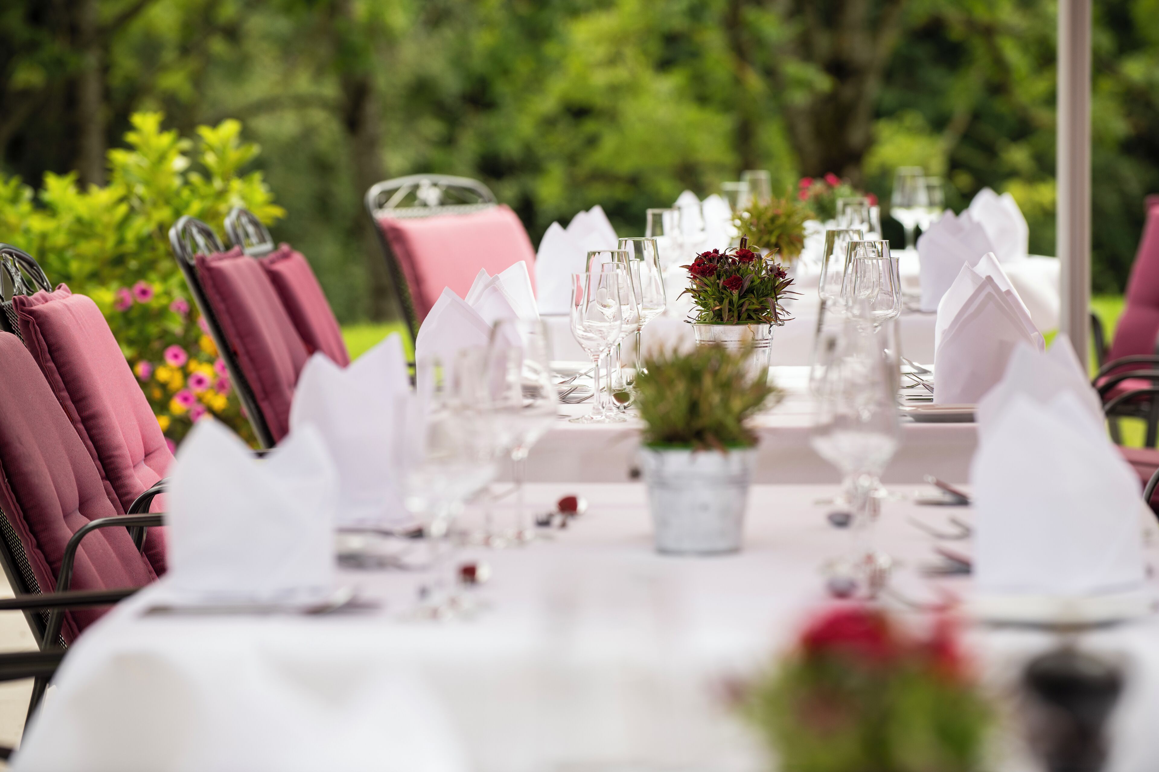 2 restaurants, breakfast, lunch, dinner served; regional cuisine