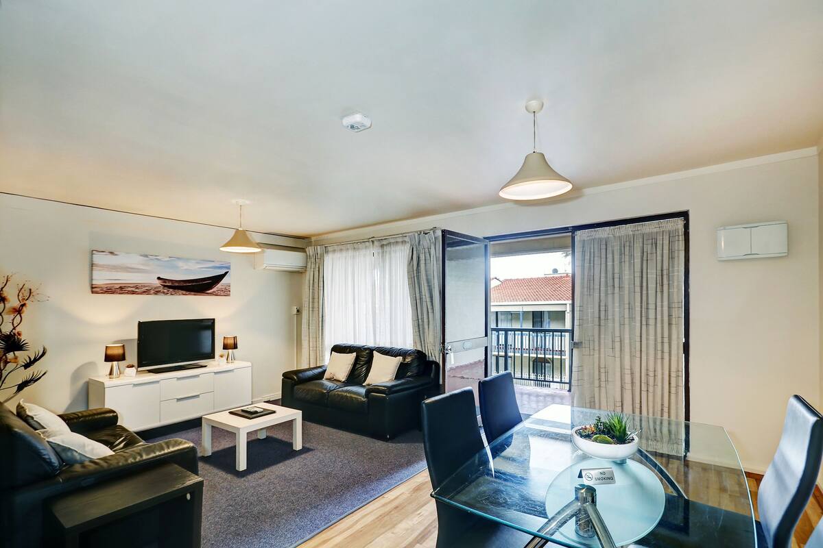2 Bedroom Apartment | In-room dining