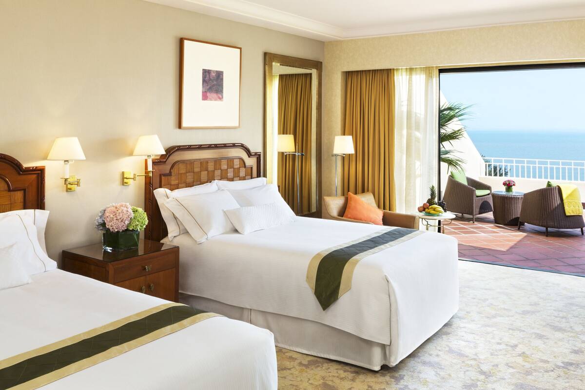 Premium bedding, minibar, in-room safe, desk