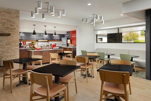 Free daily buffet breakfast  - Hampton Inn Oak Ridge Knoxville (Oak Ridge)