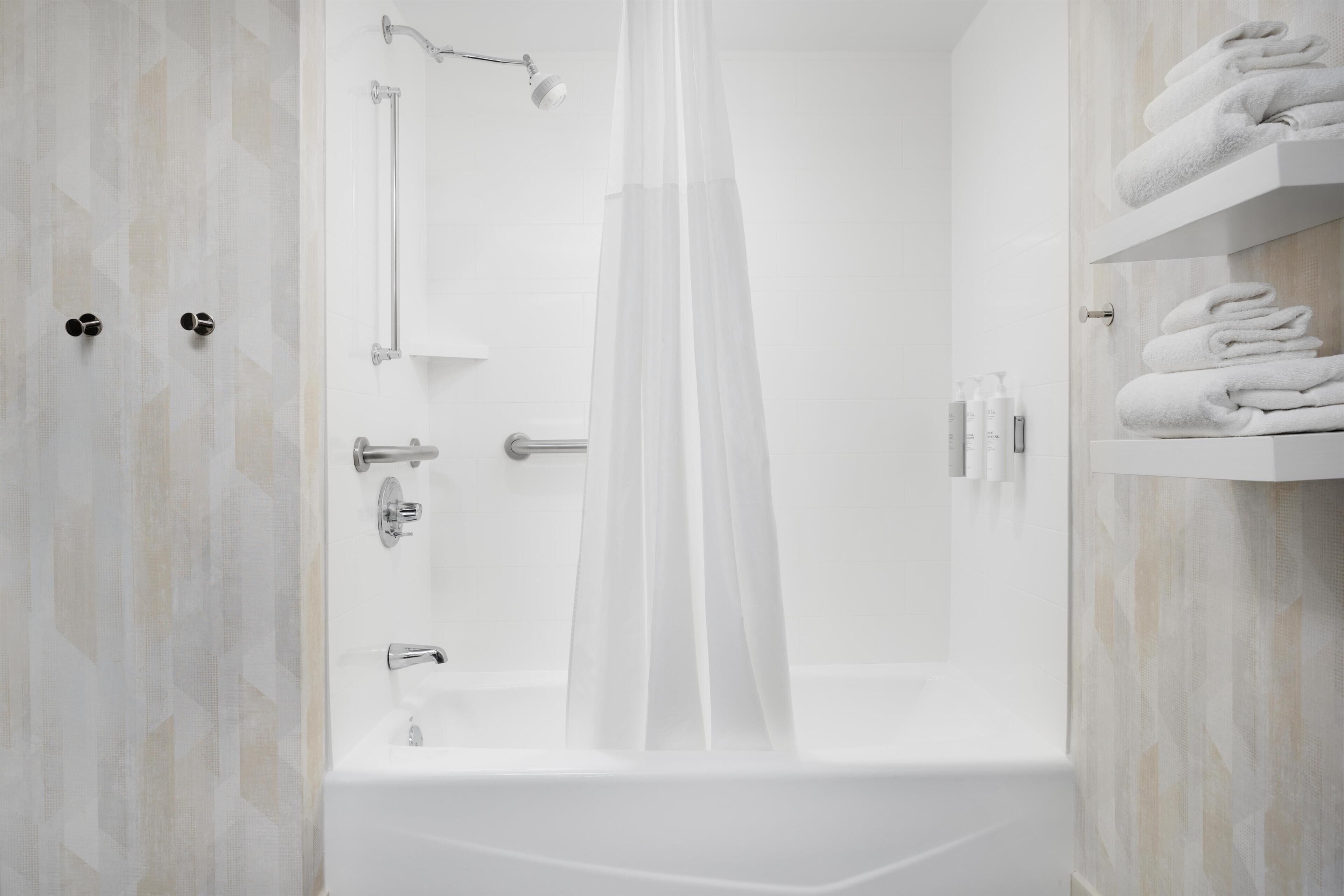 Ensemble douche/baignoire, serviettes fournies