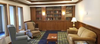 Days Inn & Suites by Wyndham Omaha NE