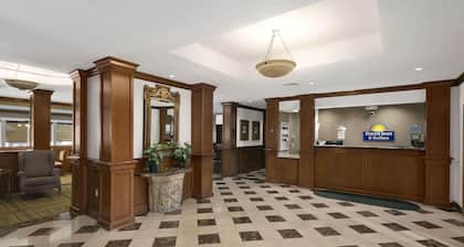 Days Inn & Suites by Wyndham Omaha NE