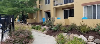 Days Inn & Suites by Wyndham Omaha NE
