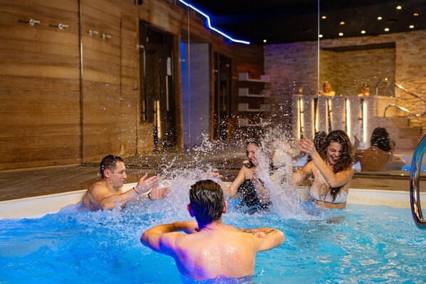Couples treatment room(s), sauna, hot tub, steam room, body treatments