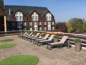 Couples treatment room(s), sauna, hot tub, steam room, body treatments