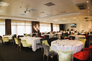 Lunch, dinner, brunch served; French cuisine