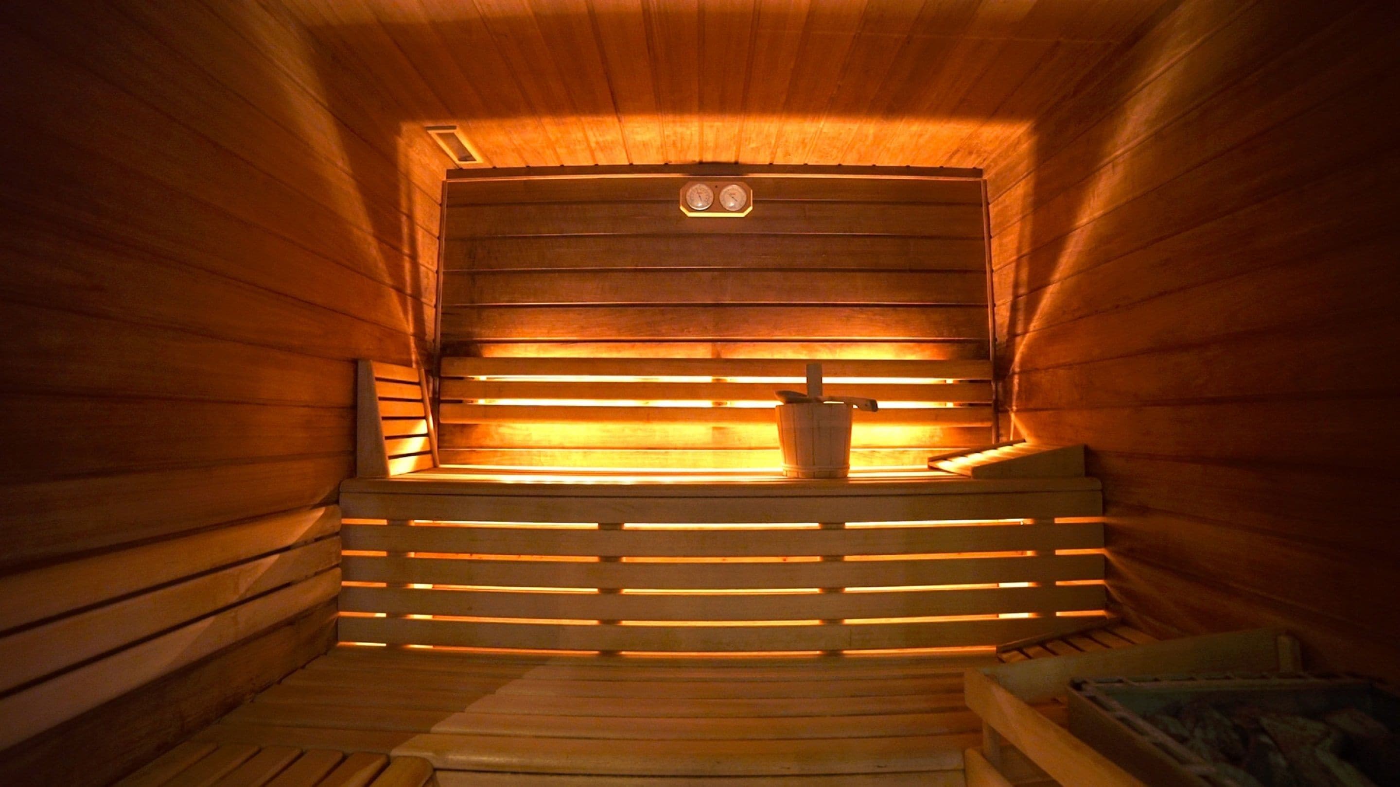 couples treatment room(s), sauna, hot tub, steam room, body treatments