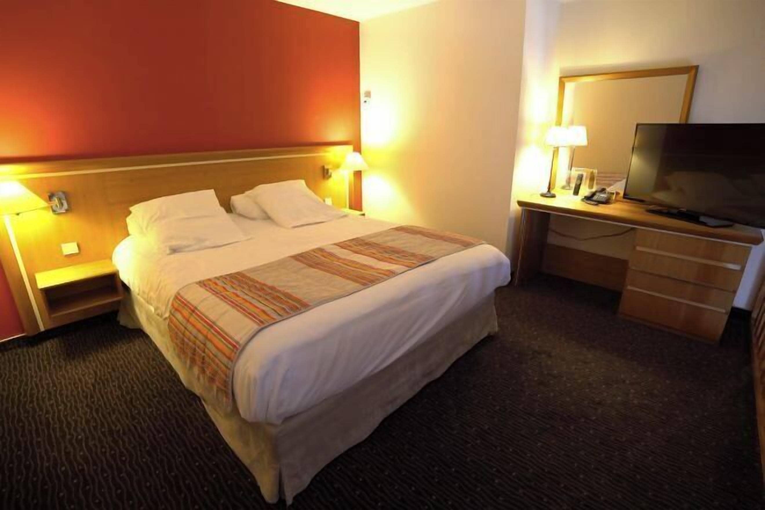 In-room safe, individually furnished, desk, soundproofing