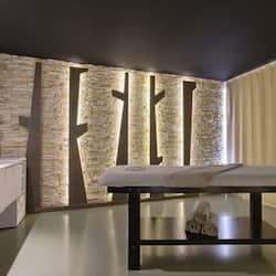 Couples treatment room(s), sauna, hot tub, steam room, body treatments