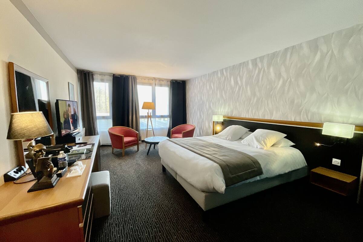 double room | in-room safe, individually furnished, desk, soundproofing