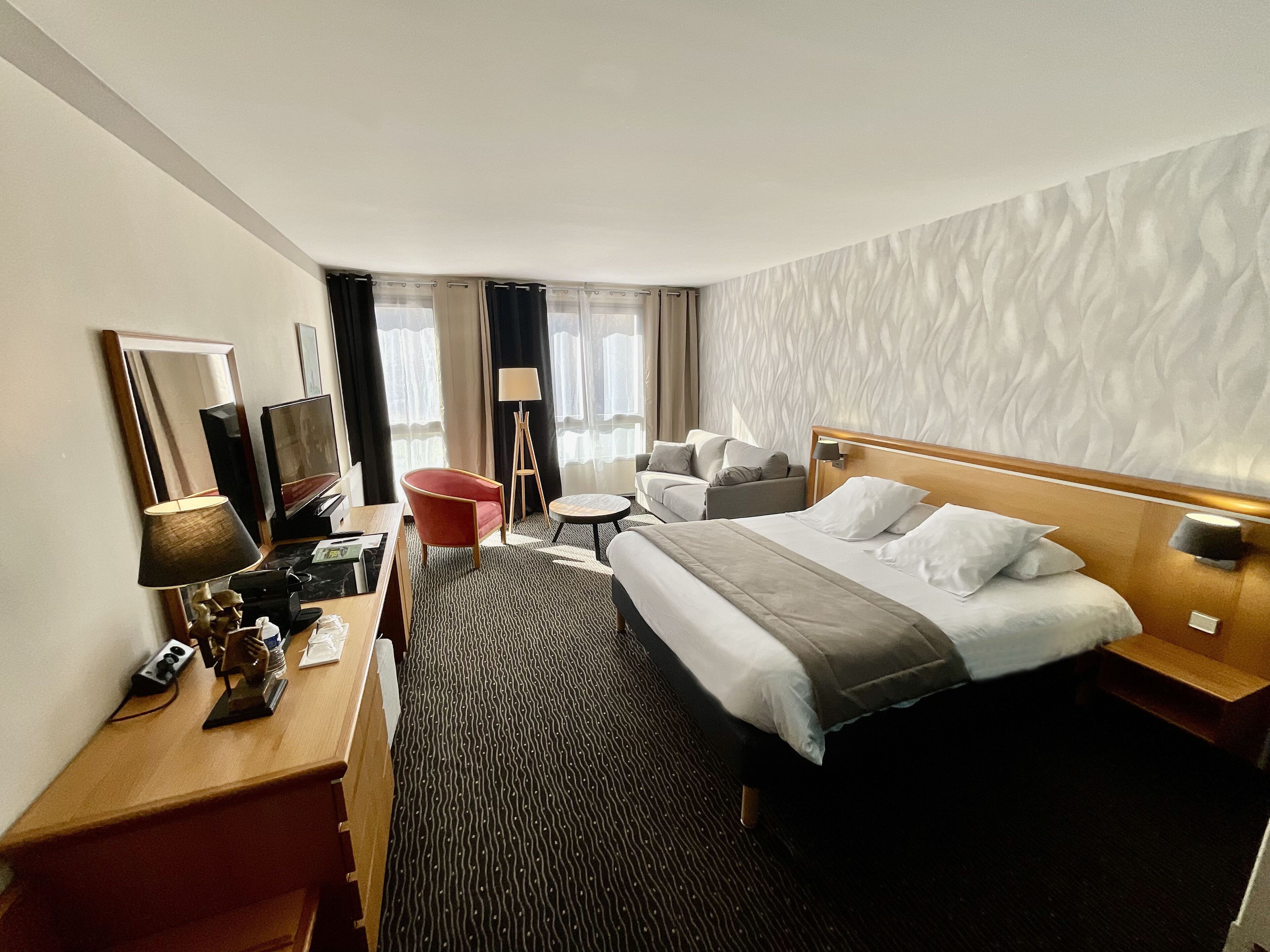 superior double room | in-room safe, individually furnished, desk, soundproofing