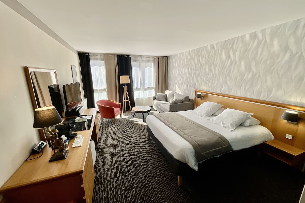 superior double room | in-room safe, individually furnished, desk, soundproofing