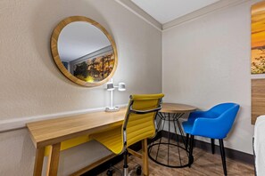 Room, 2 Queen Beds, Non Smoking - Days Inn by Wyndham Birmingham/West (Birmingham)