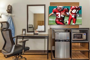 Deluxe Room, 2 Queen Beds, Non Smoking | Room amenity