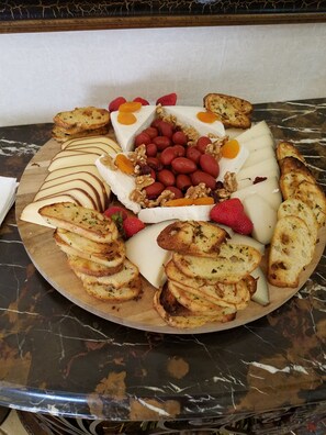 A cheese platter with various accompaniments on a marble table. - Napa Valley Hotel & Suites (Napa)