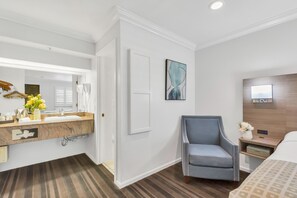Room, 1 Queen Bed | Desk, iron/ironing board, free WiFi, bed sheets