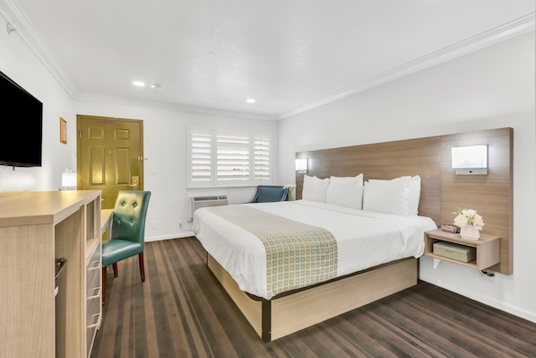 Zimmer, 1 King-Bett | Schreibtisch, Bügeleisen/Bügelbrett, kostenloses WLAN, Bettwäsche