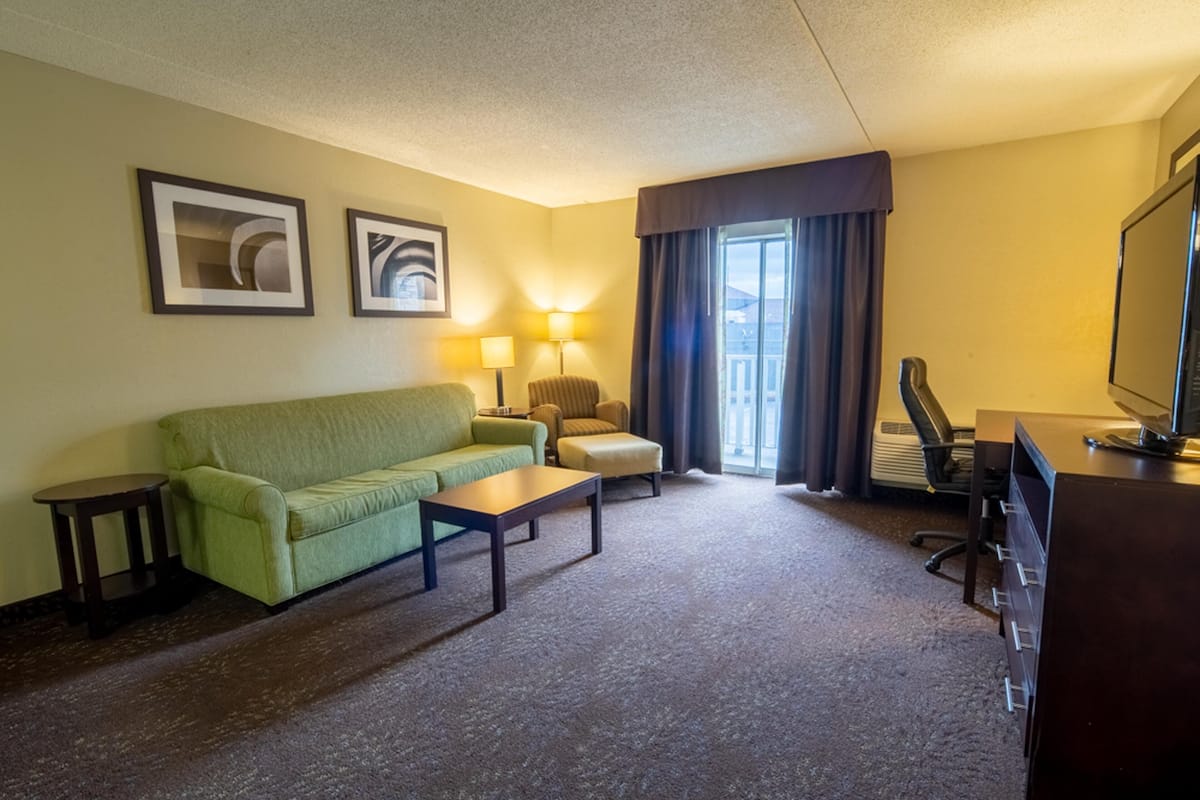 Premium bedding, pillowtop beds, in-room safe, desk