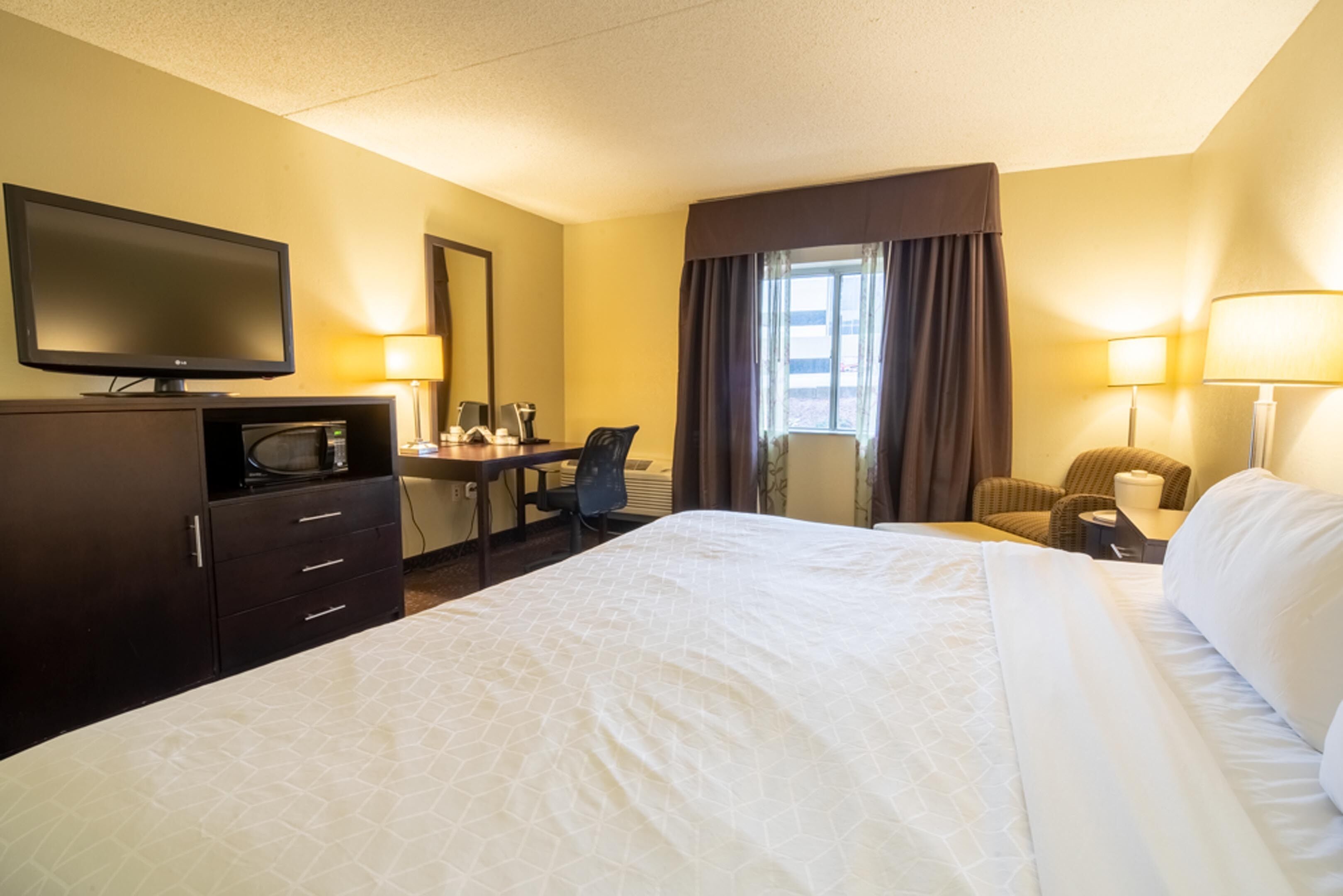 1 bedroom, premium bedding, pillow-top beds, in-room safe