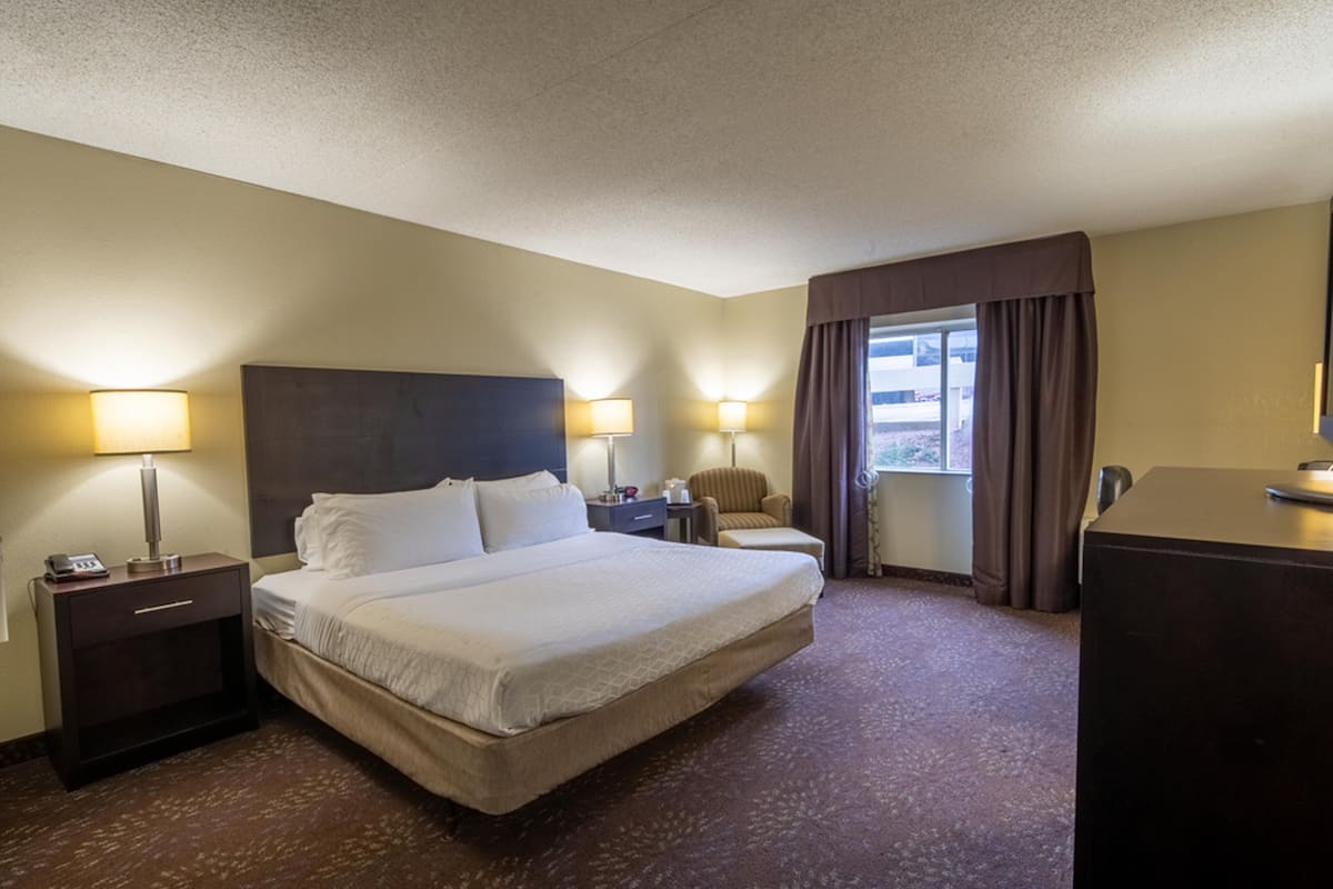 Premium bedding, pillowtop beds, in-room safe, desk