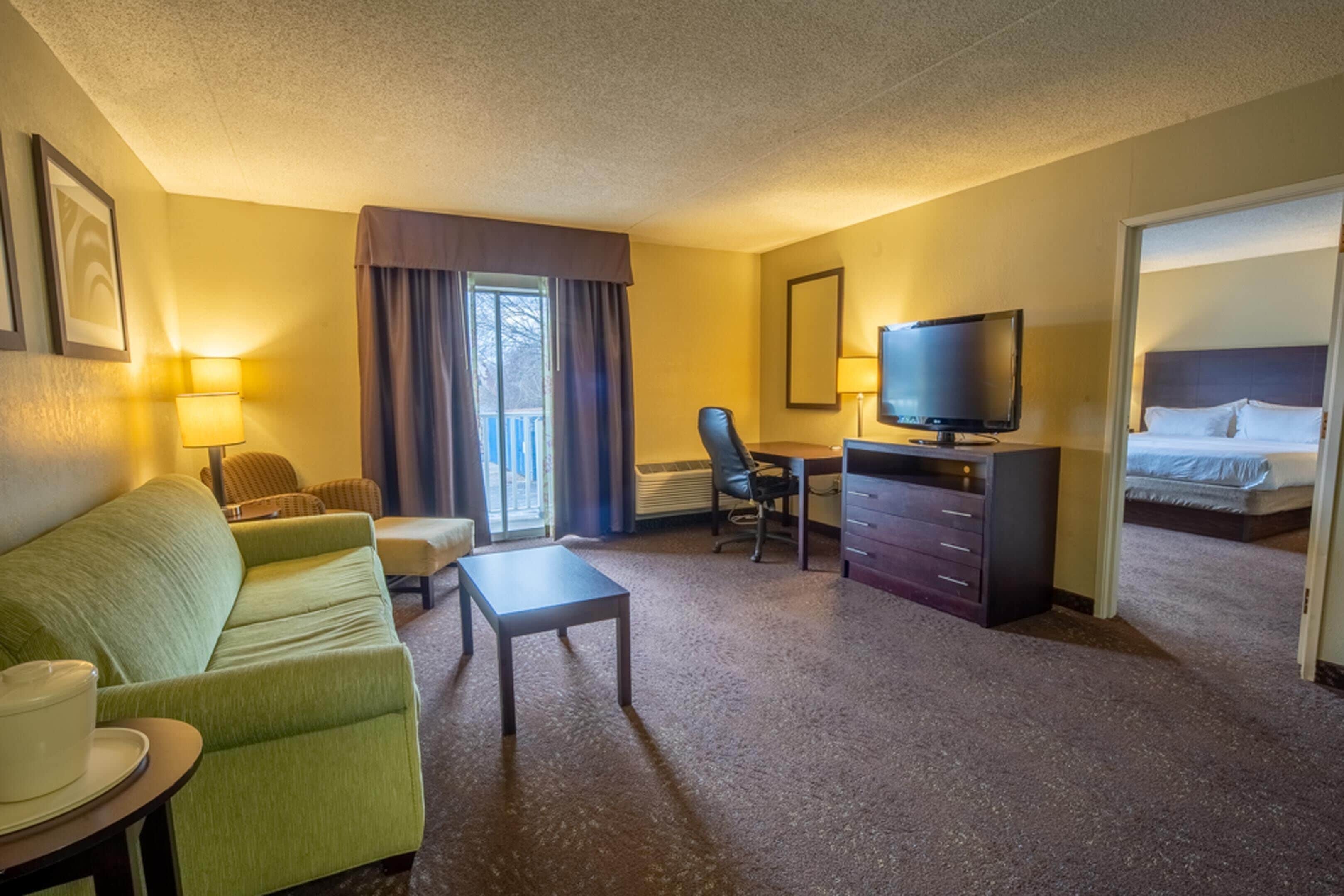 1 bedroom, premium bedding, pillow-top beds, in-room safe