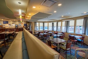 Free daily on-the-go breakfast  - Holiday Inn Express Hotel & Suites Pittsburgh Airport by IHG (Pittsburgh)
