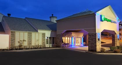 Holiday Inn Express Hotel & Suites Pittsburgh Airport by IHG